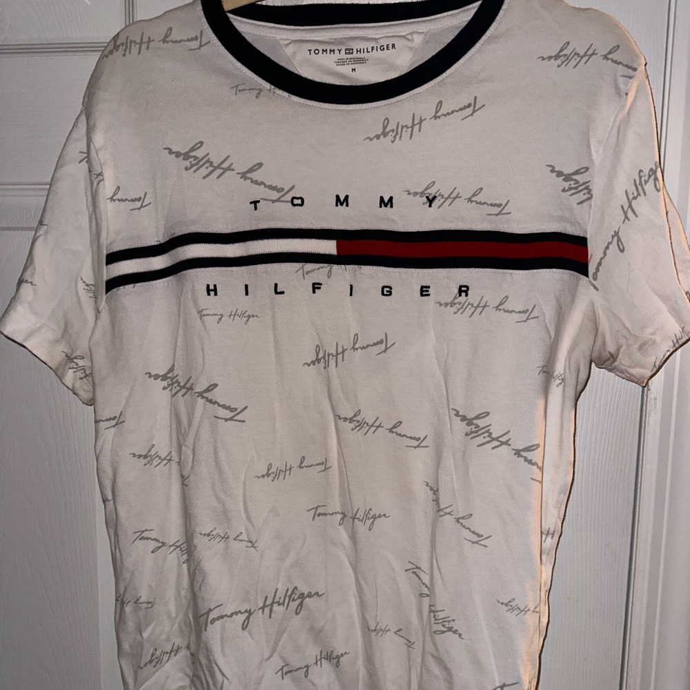 Men’s Tommy hillfiger shirt. Size medium.